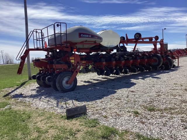 Image of Case IH 1255 equipment image 2