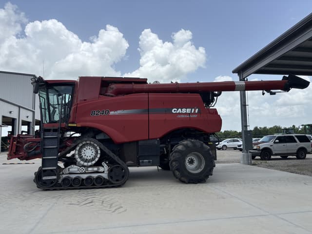 Image of Case IH 8240 equipment image 1