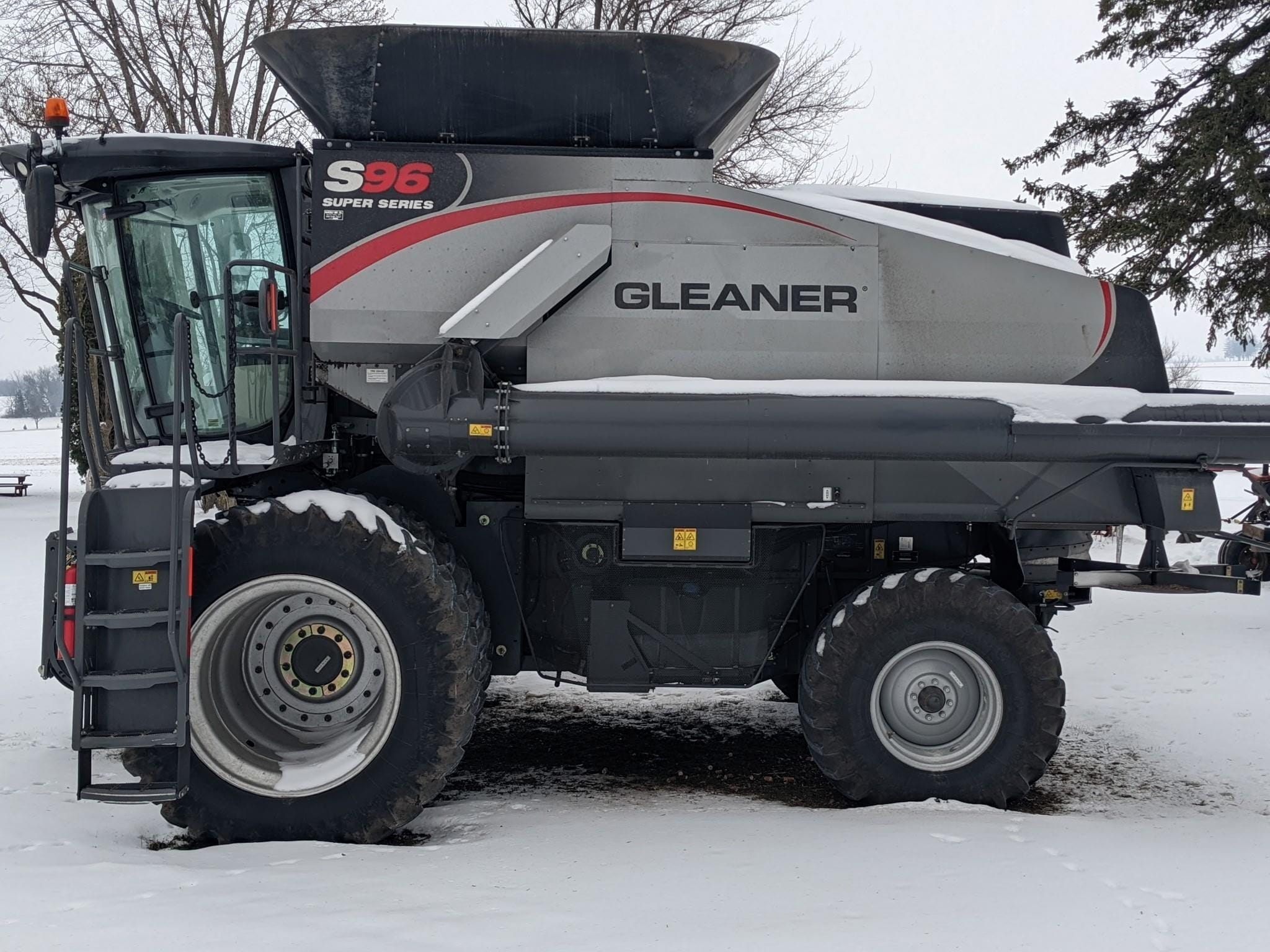 2016 Gleaner S96 Equipment Image0