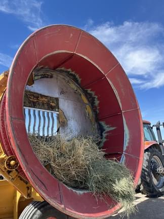 Image of Haybuster H-1130 equipment image 2