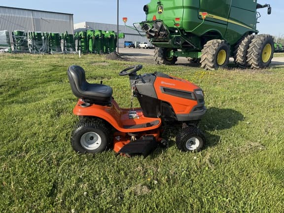 Image of Husqvarna YTH22V42 Primary image