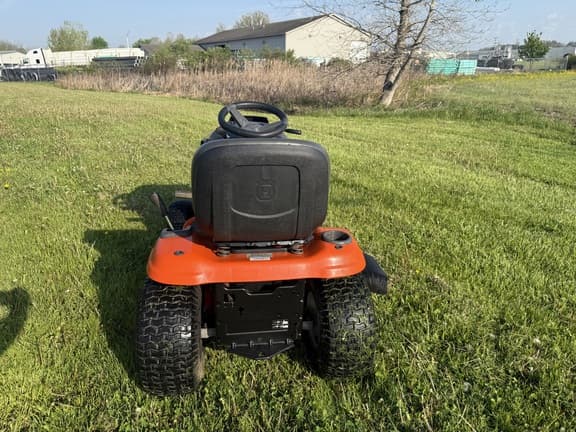 Image of Husqvarna YTH22V42 equipment image 3