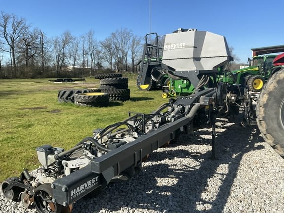 2016 Harvest International 12R38 Equipment Image0