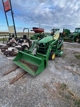 2016 John Deere 1025R Equipment Image0