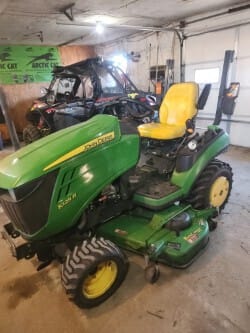 2016 John Deere 1025R Equipment Image0