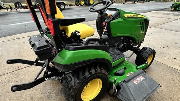 Image of John Deere 1025R equipment image 3