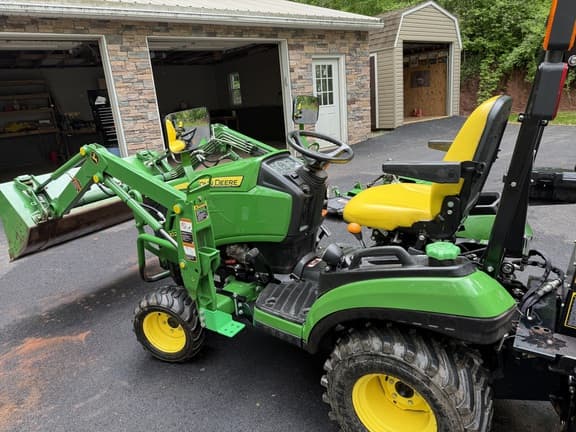 Image of John Deere 1025R equipment image 3