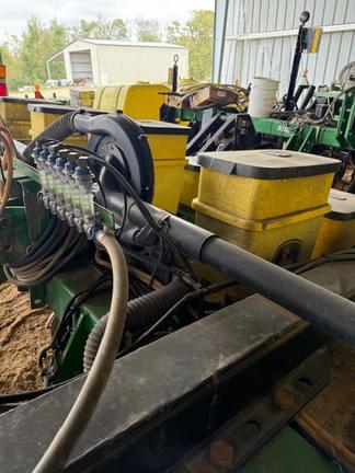 Image of John Deere 1705 equipment image 4