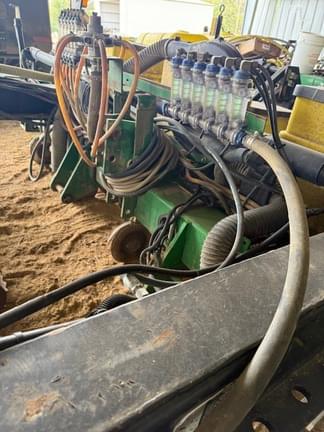 Image of John Deere 1705 equipment image 3