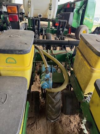 Image of John Deere 1705 equipment image 2