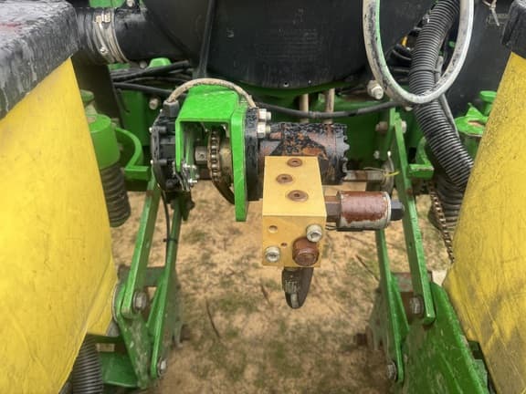 Image of John Deere 1705 equipment image 4