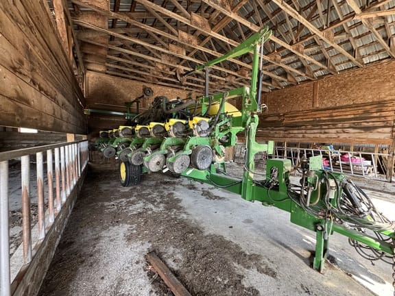 2016 John Deere 1745 Equipment Image0