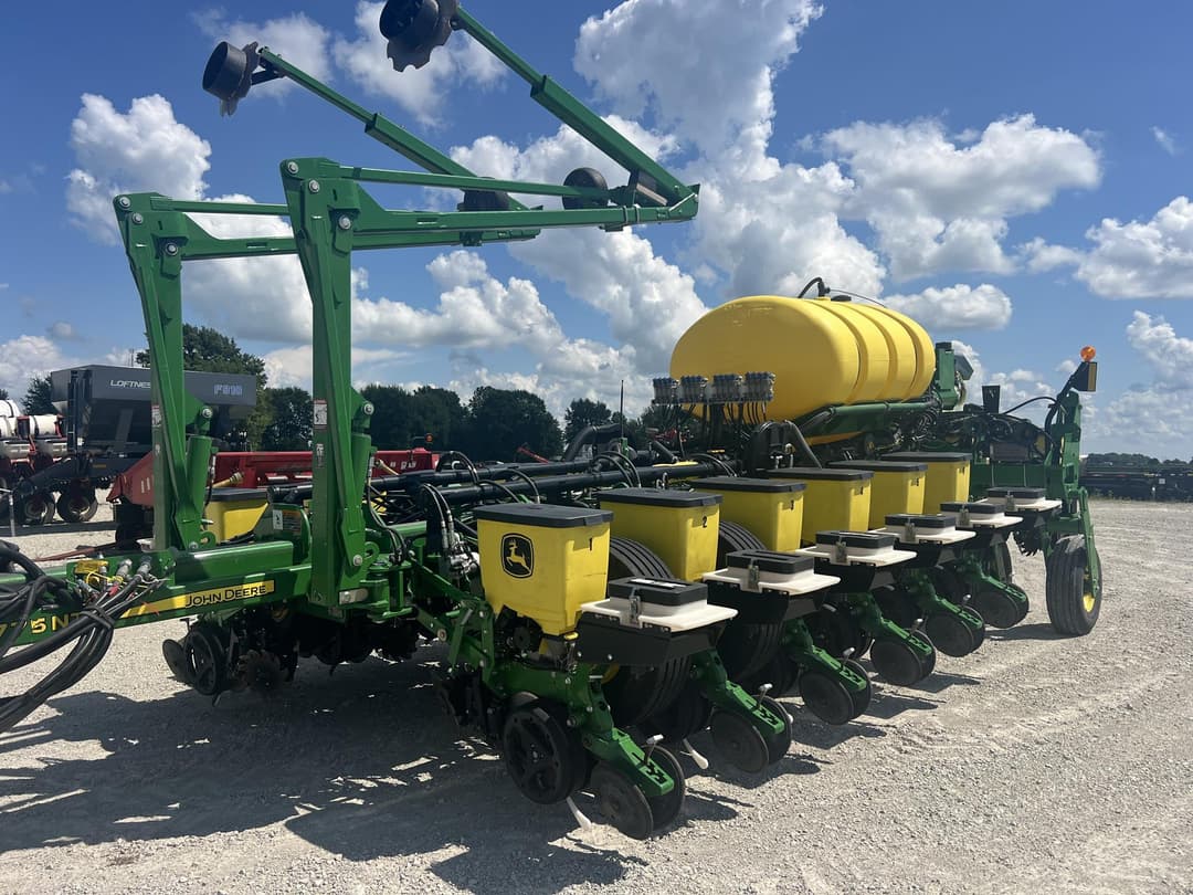 Image of John Deere 1775 Primary image