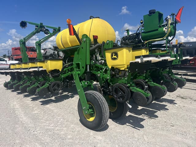 Image of John Deere 1775 equipment image 3