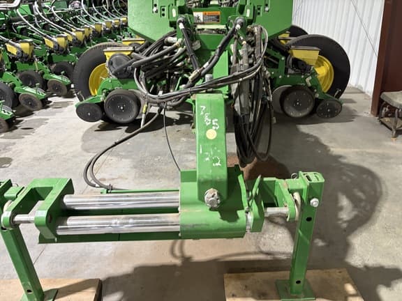 Image of John Deere 1775 equipment image 2