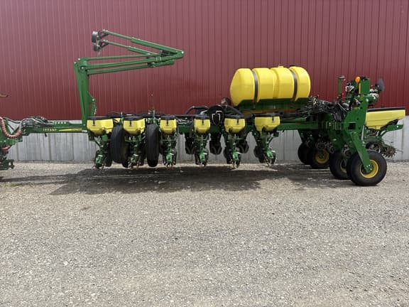 Image of John Deere 1775 equipment image 1