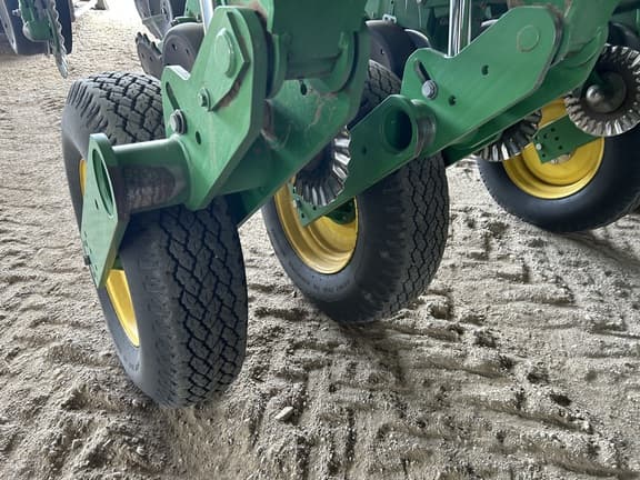 Image of John Deere 1795 equipment image 4