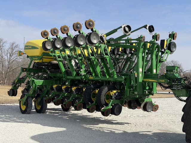 Image of John Deere 1795 equipment image 1