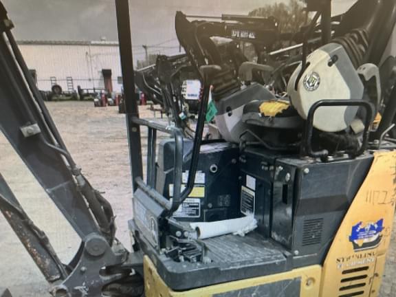 Image of John Deere 17G equipment image 1