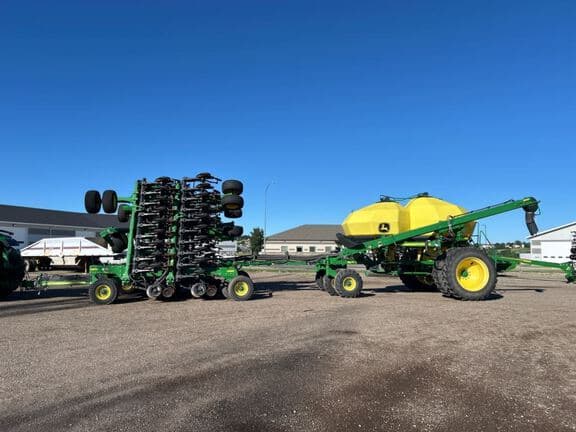Image of John Deere 1890 equipment image 2