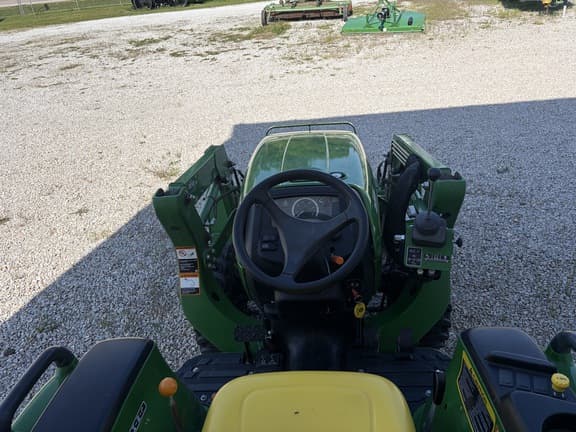 Image of John Deere 3025E equipment image 3