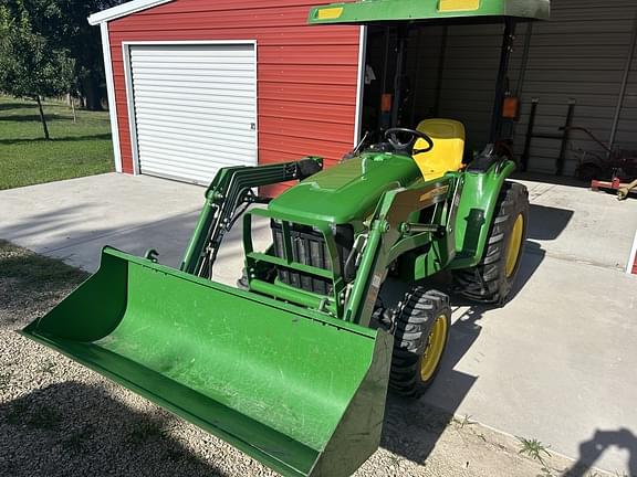 Image of John Deere 3032E equipment image 4