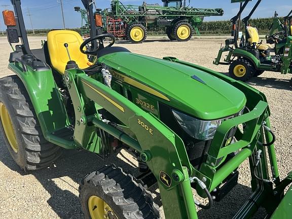 Image of John Deere 3032E equipment image 2