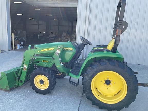 Image of John Deere 3032E equipment image 1
