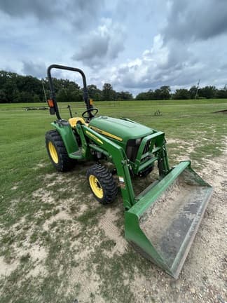 Image of John Deere 3032E equipment image 3