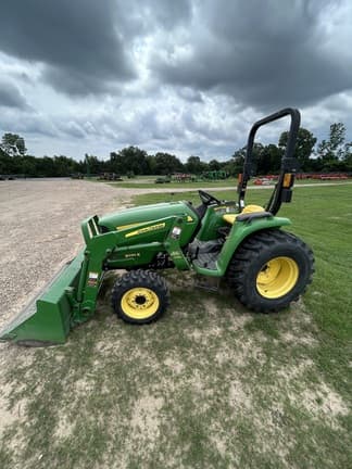 Image of John Deere 3032E equipment image 1
