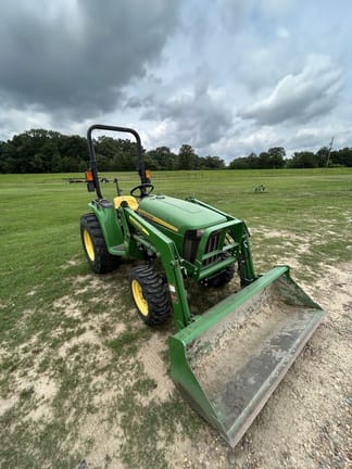 2016 John Deere 3032E Equipment Image0