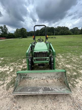 Image of John Deere 3032E equipment image 4