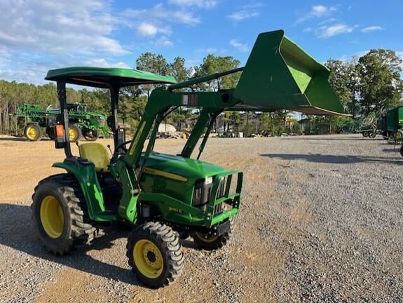 2016 John Deere 3032E Equipment Image0