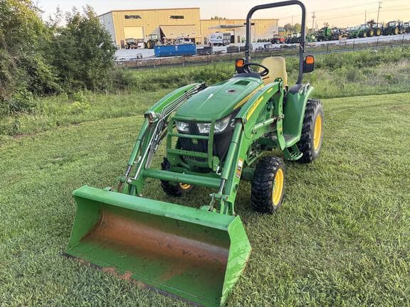 Image of John Deere 3033R Image 0