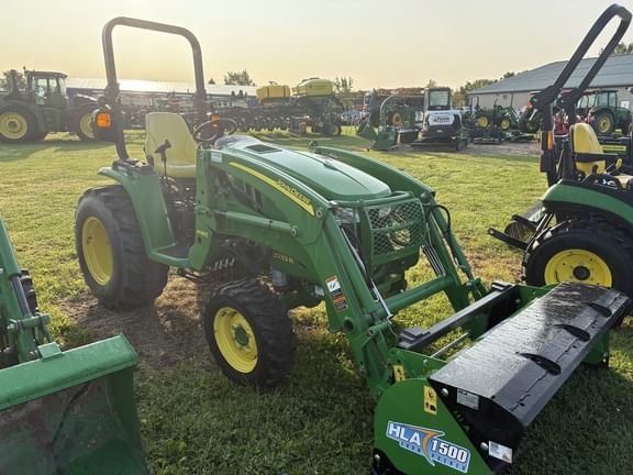 2016 John Deere 3033R Equipment Image0