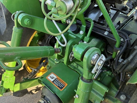 Image of John Deere 3033R equipment image 2