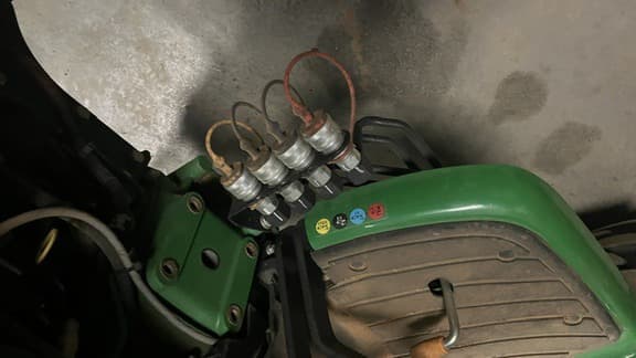 Image of John Deere 3033R equipment image 4