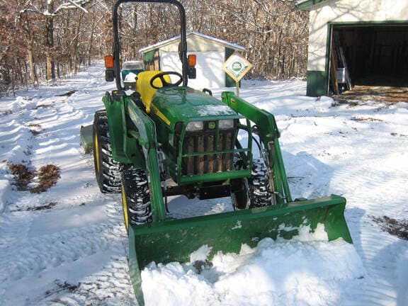 Image of John Deere 3038E equipment image 2