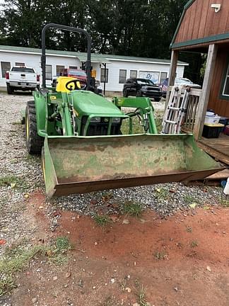 Image of John Deere 3038E equipment image 4
