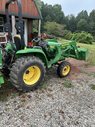 2016 John Deere 3038E Equipment Image0
