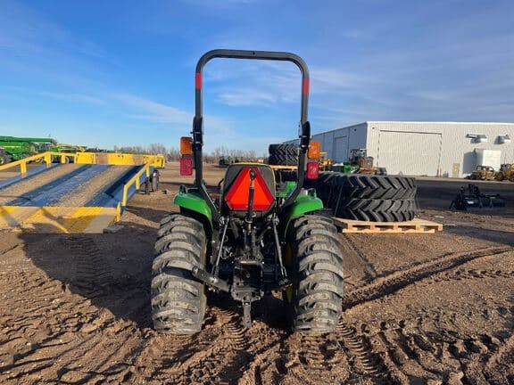 Image of John Deere 3038E equipment image 3