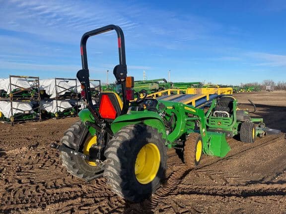 Image of John Deere 3038E equipment image 4