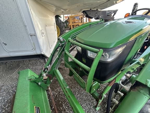 Image of John Deere 3039R equipment image 3