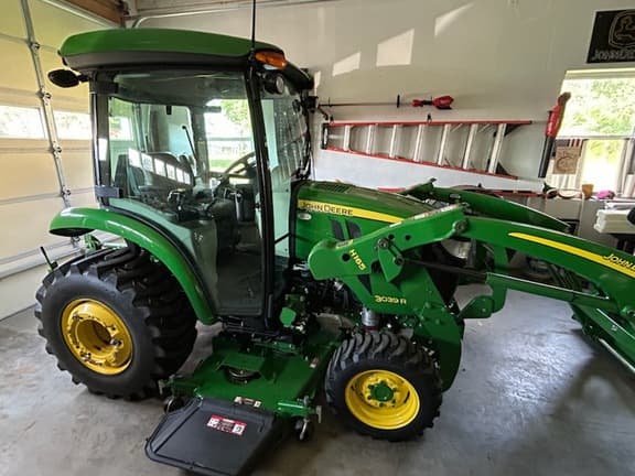 Image of John Deere 3039R equipment image 1