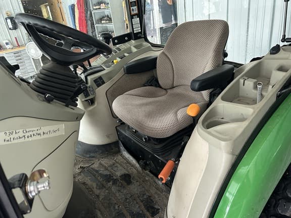 Image of John Deere 3046R equipment image 2