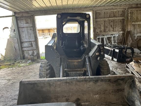 Image of John Deere 324E equipment image 1