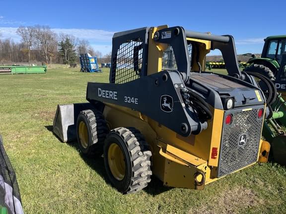 Image of John Deere 324E equipment image 3