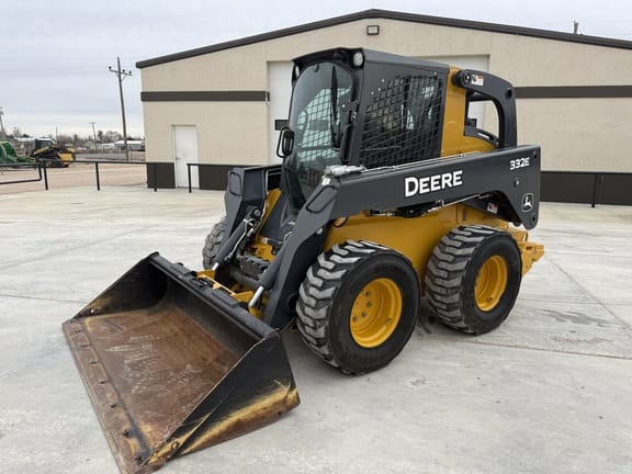 2016 John Deere 332E Equipment Image0
