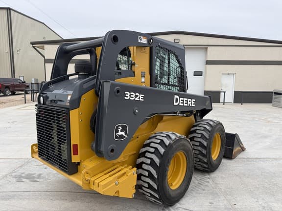 Image of John Deere 332E equipment image 4