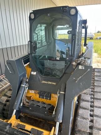 Image of John Deere 333E Primary image